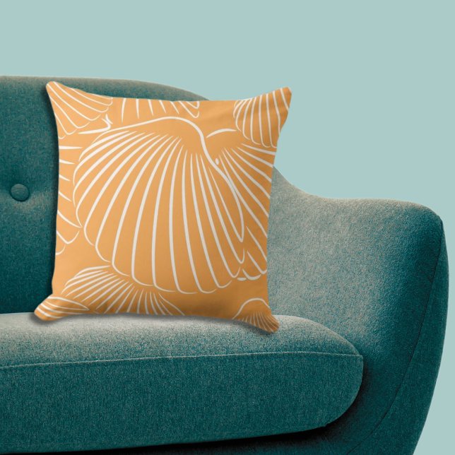 Het opheffen van Sinaasappel & Wit Shore Shell-Pat Kussen (Uplifting Orange & White Shore Shell Pattern Throw Pillow, Beach Living Room)