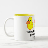 Het opvoeden van kinderen is net alsof ze door tweekleurige koffiemok (Links)