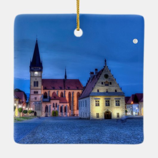 Het oude stadsplein in Bardejov, Slowakije,HDR. Keramisch Ornament (Achterkant)