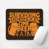 Het overleven van vaderschap één bier per keer muismat (Met muis)