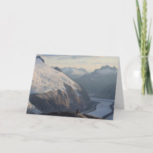 Het overwegen van het Grote Afbeelding door de Kaart