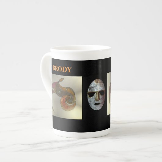 Het paard en de arrior porselein kop (Links)