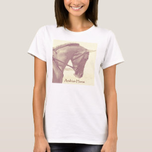 het paard toont de T-shirt van het Mamma, Arabisch