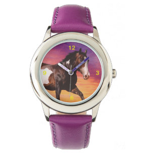 Het Paard van de verf met een kleurrijk Horloge