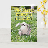 Het Paas Konijn Komt Aan! Wenskaart Kaart (Gele Bloem)