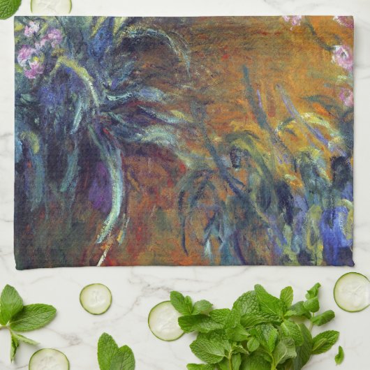 Het pad door de Irises door Claude Monet Theedoek (Gevouwen)