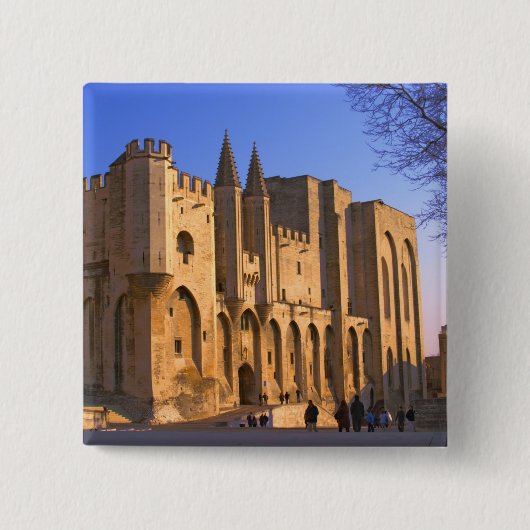 Het paleis van de paus in Avignon met mensen Vierkante Button 5,1 Cm (Voorkant)