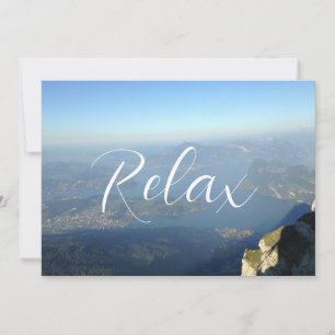 Het paradijslandschap van de berggebieden ontlaste feestdagenkaart