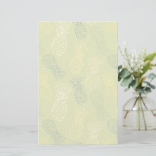 Het Patroon van het Overzicht van ananas op Groen Briefpapier (Staand voorkant)