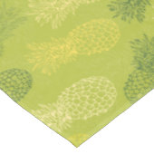 Het Patroon van het Overzicht van ananas op Groen Tafelkleed (Gekanteld)