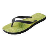 Het Patroon van het Overzicht van ananas op Groen Teenslippers (Schuin)