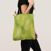 Het Patroon van het Overzicht van ananas op Groen Tote Bag (Dichtbij)