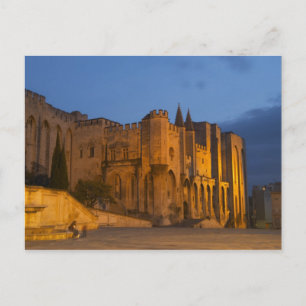 Het Paus Palace in Avignon bij zonsondergang. Gebo Briefkaart