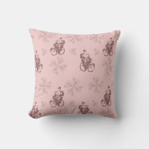 Het pedalen naar de vrije roze fiets Pillow Kussen