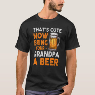 Het pet komt nu met je opa een bier - vader! t-shirt