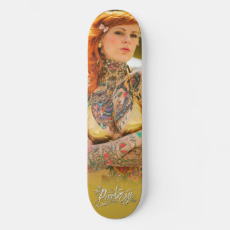 Het Pixeleye - Katy Gold Skateboard Decline