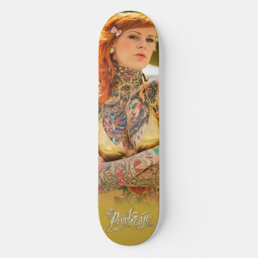 Het Pixeleye - Katy Gold Skateboard Decline (Voorkant)