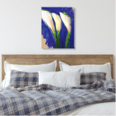 Het plaatsen van de Witte Calla Lilies de Kunstdru Canvas Afdruk (Insitu (Slaapkamer))