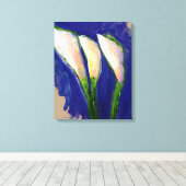 Het plaatsen van de Witte Calla Lilies de Kunstdru Canvas Afdruk (Insitu (Houten vloer))