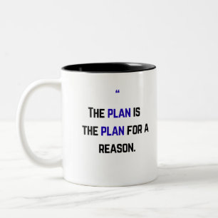 Het plan is het plan om een reden. tweekleurige koffiemok