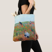 Het plukken van bloemen in een veld, Mary Cassatt Tote Bag (Dichtbij)