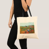 Het plukken van bloemen in een veld, Mary Cassatt Tote Bag (Voorkant (product))