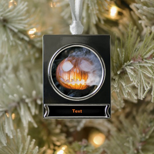 Het pompoenhoofd van de Koploze Ruiter staat in br Verzilverd Banner Ornament (Boom)