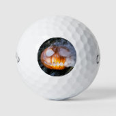 Het pompoenhoofd van de ruiter zonder hoofd staat golfballen (Voorkant)