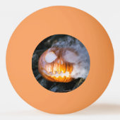 Het pompoenhoofd van de ruiter zonder hoofd staat  pingpongbal (Achterkant)