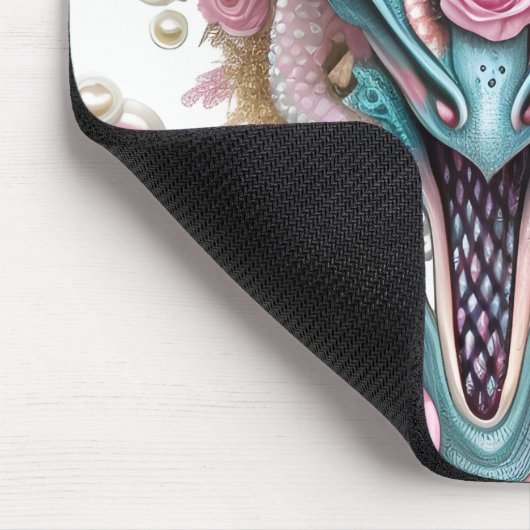 Het portret van een mooie roze roze drakenkop muismat (Hoek)