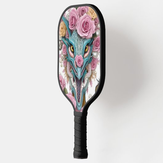Het portret van een mooie roze roze drakenkop pickleball paddle (Links)