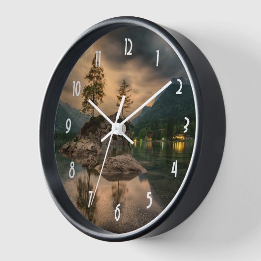 Het prachtige bergmeer in de Evening Foto (Hoek)