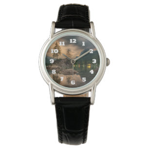 Het prachtige bergmeer in de Evening Foto Horloge