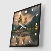 Het prachtige bergmeer in de Evening Foto Vierkante Klok (Hoek)