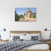 Het prachtige Kasteel de Pressac en tuin Canvas Afdruk (Insitu (Slaapkamer))