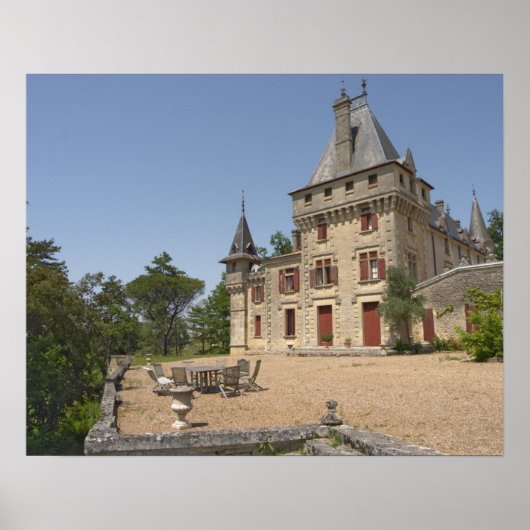 Het prachtige Kasteel de Pressac en tuin Poster (Voorkant)