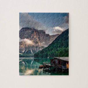 Het prachtige landschap van de berg en het meer in legpuzzel