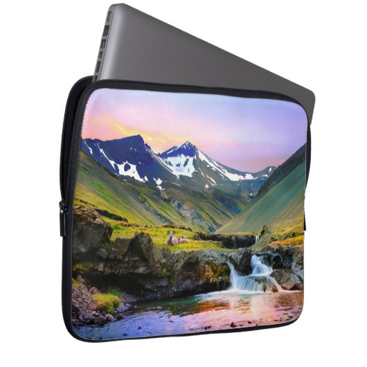 Het prachtige landschapslandschap van IJsland Laptop Sleeve (Voorkant Rechts)