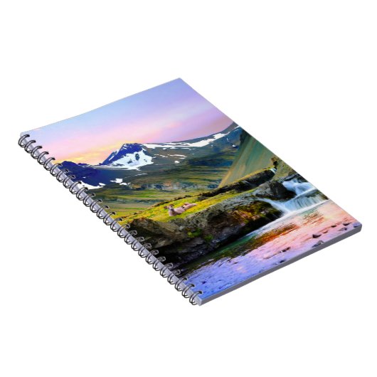 Het prachtige landschapslandschap van IJsland Notitieboek (Rechterzijde)