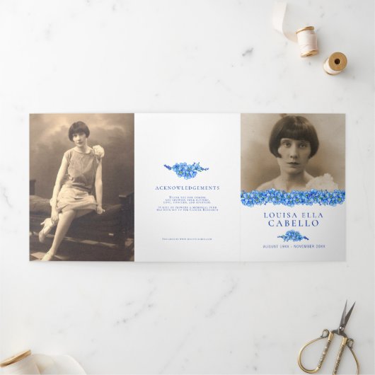 Het programma van de begrafenisdienst blauw vergee (Buitenkant)