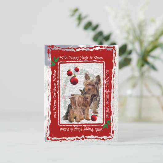 Het Puppy van Kerstmis van Yorkie koestert en kust Feestdagenkaart (Staand voorkant)