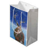 Het rode Deer Cervus elaphus en het winterlandscha Medium Cadeauzakje (Voorkant Gekanteld)