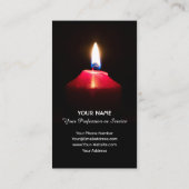 Het rode kaarslicht verlicht het donker visitekaartje (Achterkant)