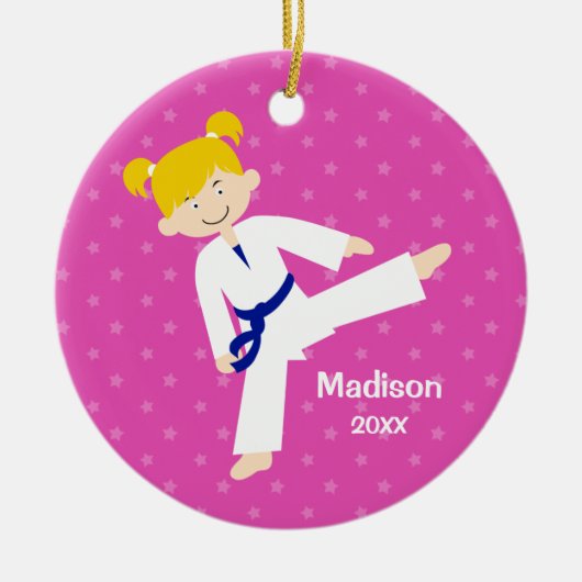 Het roze Gepersonaliseerde Meisje van de Karate Keramisch Ornament (Voorkant)