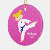 Het roze Gepersonaliseerde Meisje van de Karate Keramisch Ornament (Links)