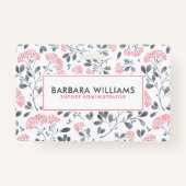 Het roze & Grijze Patroon van de Bloemen van Badge (Voorkant)