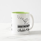 Het runnen van Dog gemakkelijk door Ukulele Speler Tweekleurige Koffiemok (Voorkant rechts)