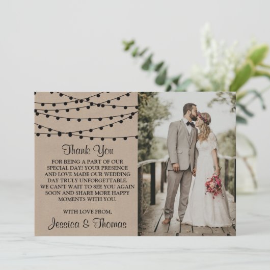 Het Rustic Kraft String Lights Wedding Collectie Bedankkaart (Staand voorkant)