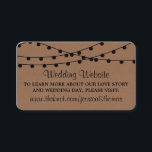 Het Rustic Kraft String Lights Wedding Collectie Informatiekaartje<br><div class="desc">Eenvoudig, maar elegant, de snaarlichten op het rustic Kraft bruiloft collectie zijn een verbluffend ontwerp met mooie witte hangende touwlichten op een Kraft effect achtergrond, die perfect is voor elke rustige bruiloft. Deze bruiloft-websitekaarten kunnen worden gepersonaliseerd voor uw speciale gelegenheid en maken het perfecte bijvoegsel voor elke trouwe trouwsuite, vrijgezellenfeest,...</div>
