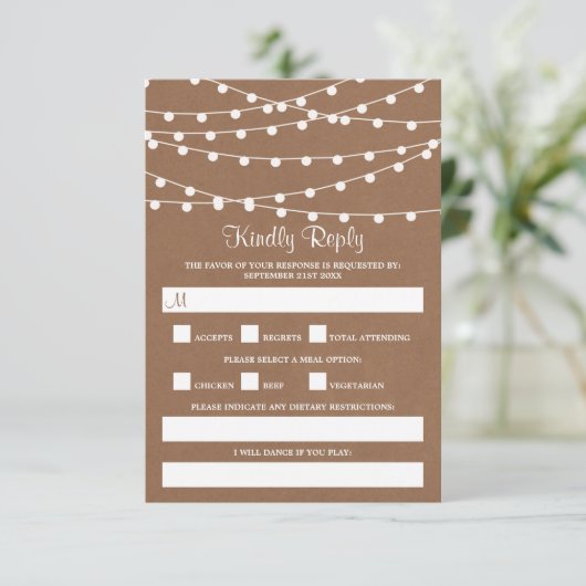 Het Rustic Kraft String Lights Wedding Collectie RSVP Kaartje (Staand voorkant)